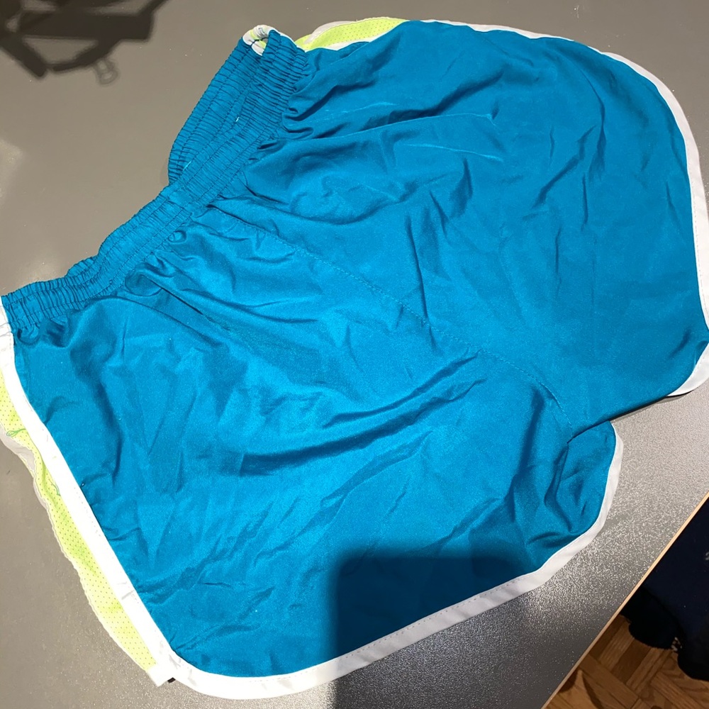 💛Nike shorts - Picture 2 of 3